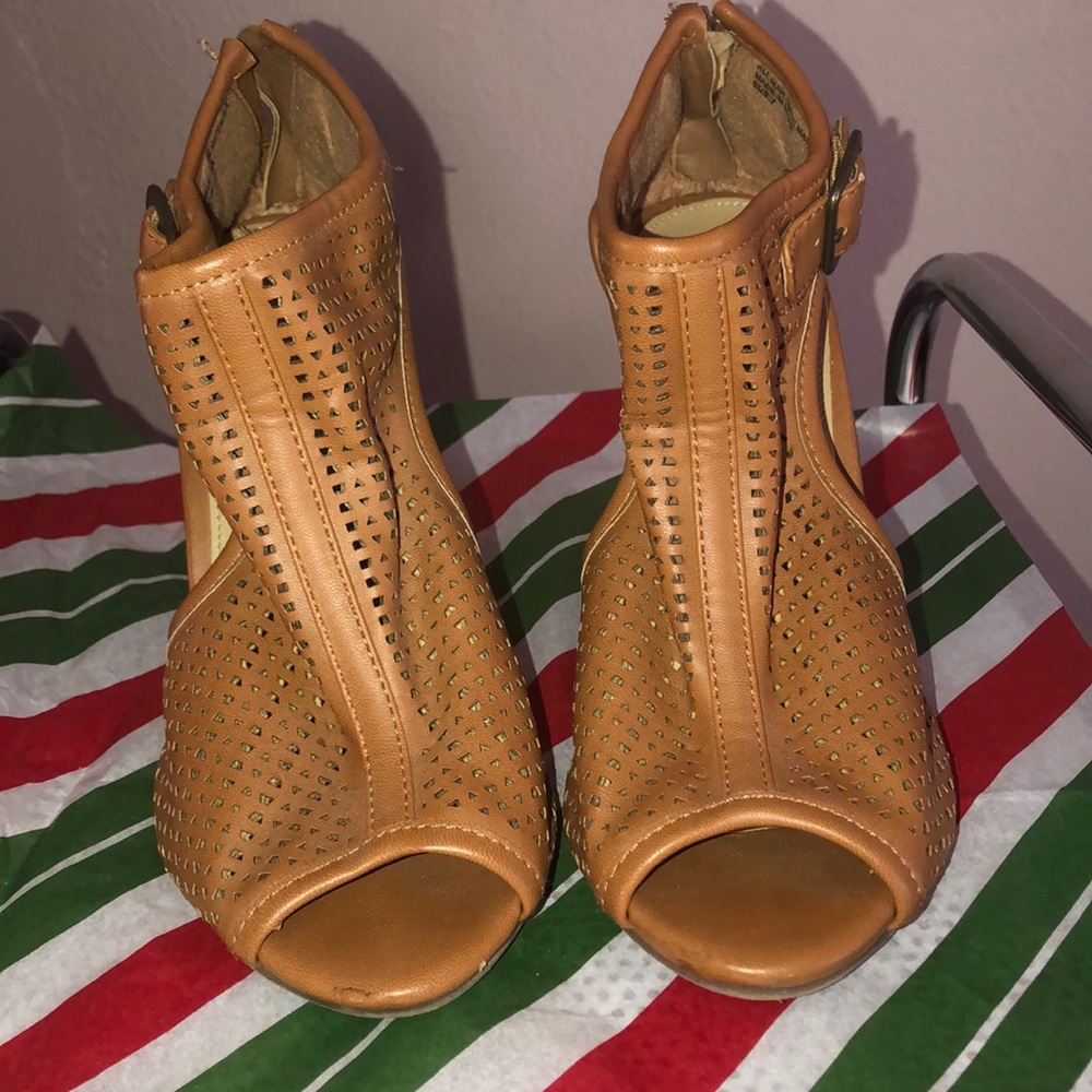 Charming Charlie - heels size 7.